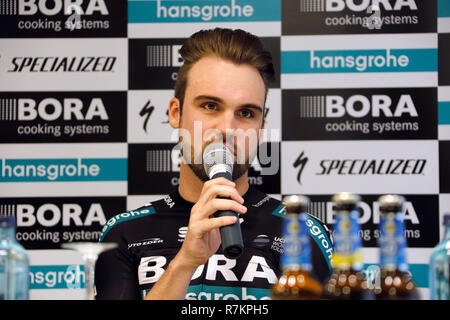 Palma de Mallorca, Spanien. 10 Dez, 2018. Radrennfahrer Pascal Ackermann während einer Pressekonferenz. Die deutschen Radrennsport stabile Bora - Hansgrohe das neue Trikot vorgestellt. Credit: Clara Margais/dpa/Alamy leben Nachrichten Stockfoto