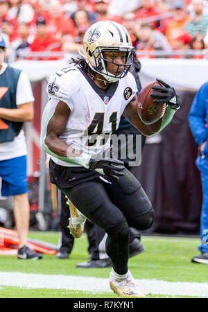 Tampa, Florida, USA. 09 Dez, 2018. New Orleans Saints zurück laufen Alvin Kamara (41) während des Spiels zwischen der New Orleans Saints und die Tampa Bay Buccaneers bei Raymond James Stadium in Tampa, Florida. Saints Gewinnen 28-14. Del Mecum/CSM/Alamy leben Nachrichten Stockfoto