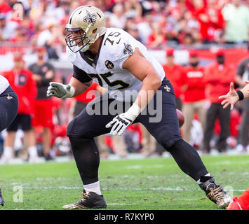 Tampa, Florida, USA. 09 Dez, 2018. New Orleans Saints offensive guard Andrus Torf (75) während des Spiels zwischen der New Orleans Saints und die Tampa Bay Buccaneers bei Raymond James Stadium in Tampa, Florida. Saints Gewinnen 28-14. Del Mecum/CSM/Alamy leben Nachrichten Stockfoto