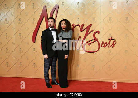 London, Großbritannien. 10. Dez 2018. Martin Compston und Tianna Chanel Flynn Arrivers auf Maria, Königin von Schottland - Europäische Premiere ay Cineworld, Leicester Square am 10. Dezember 2018, London, UK. Bild Capital/Alamy Leben Nachrichten Bild Capital/Alamy leben Nachrichten Stockfoto