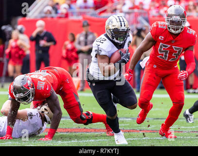 Tampa, Florida, USA. 09 Dez, 2018. New Orleans Saints zurück laufen Mark Ingram (22) während des Spiels zwischen der New Orleans Saints und die Tampa Bay Buccaneers bei Raymond James Stadium in Tampa, Florida. Saints Gewinnen 28-14. Del Mecum/CSM/Alamy leben Nachrichten Stockfoto