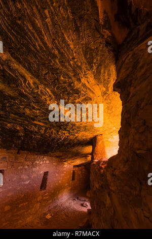 Das innere Passage hinter einer Wand im Moon House Ruin auf Cedar Mesa, der Ancestral Puebloan Menschen und einmal Teil der Bären Ohren Nation aufgebaut Stockfoto