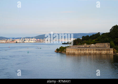 Castel de Palma, Mugardos, Spanien, und der Hafen von Ferrol. Ferrol ist eine Stadt in der Provinz von A Coruña in Galicien Stockfoto