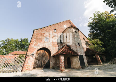 Blick auf eine typisch bayerische Hütte in der Nähe der Burg Trausnitz Stockfoto