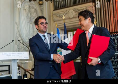 Frankreich, Paris, Reims, Arnaud Robinet und Takashi Kawamura, Bürgermeister von Reims und Nagoya, nach der Unterzeichnung der Städtepartnerschaft zwischen den beiden Städten Stockfoto