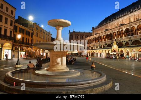 Italien, Venetien, Padua, Padua, Piazza delle Erbe, Palazzo della Ragione Stockfoto