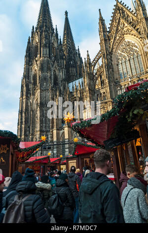 Weihnachtsmarkt & Dom, Köln, Deutschland. Stockfoto