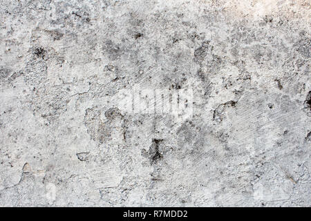 Beschädigt und Schmutzig weiße Wand mit Farbe abblättern und Rissbildung, und Schimmel. Grunge Textur oder Hintergrund mit kopieren. Stockfoto