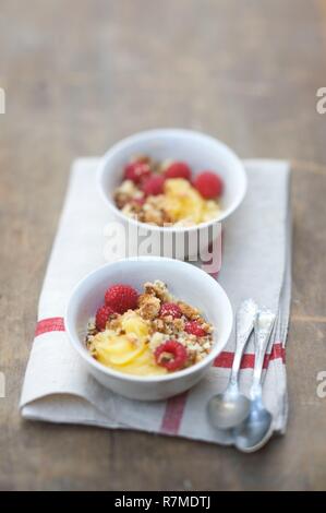 Crumble lemon curd Himbeere Stockfoto