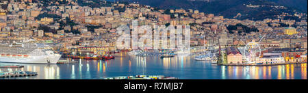 Panoramablick auf den Hafen von Genua, Ligurien, Italien Stockfoto