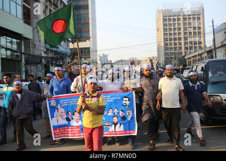 Unterstützer von Bangladesch Bangladesch Awami Liga in einem Bundestagswahlkampf Prozession wie den Europawahlkampf in Dhaka, Bangladesch beginnen am 10. Dezember 2018 beteiligen. Die 11. ordentliche Wahl wird über dem Land am 30. Dezember 2018 abgehalten werden. Stockfoto