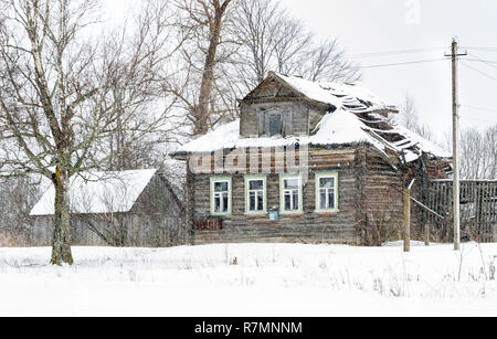 Zerstört Holz- Haus Stockfoto