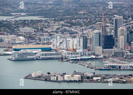 Antenne Stadtbild Übersichten von Auckland City, CBD, Brücke, Waitemata Hafen und den Golf von Hauraki, Neuseeland Stockfoto