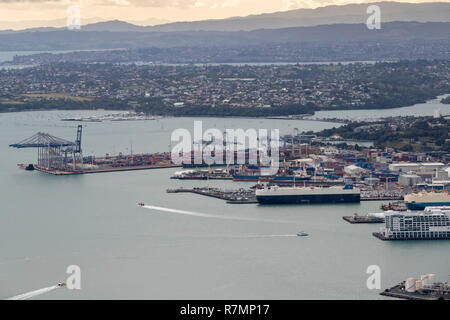 Antenne Stadtbild Übersichten von Auckland City, CBD, Brücke, Waitemata Hafen und den Golf von Hauraki, Neuseeland Stockfoto
