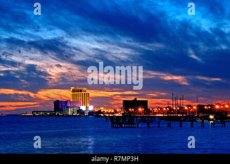 Die Sonne geht auf Biloxi, Mississippi April 13, 2010. Die Stadt ist die Heimat der Keesler Air Force Base und ist ein beliebtes Urlaubsziel. Stockfoto