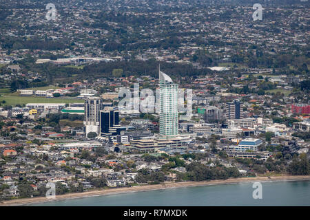 Antenne Stadtbild Übersichten von Auckland City, CBD, Brücke, Waitemata Hafen und den Golf von Hauraki, Neuseeland Stockfoto