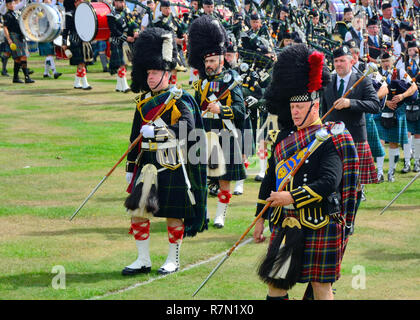 Scottish Pipe Band Parade an der Aboyne highland games 2018 von der Tambourmajor - Aberdeenshire, Schottland led Stockfoto