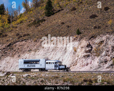 Galloping Goose auf den Spuren der Cumbres & Toltec Scenic Railroad zwischen Chama, New Mexico und Antonito in Colorado. Stockfoto