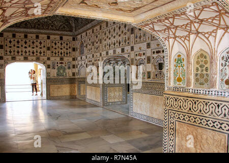 Jai Mandir (Mirror Palace) im Amber Fort, Rajasthan, Indien. Amber Fort ist die wichtigste touristische Attraktion in Jaipur. Stockfoto