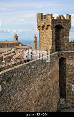Montalcino Festung im Val d'Orcia, Toskana, Italien. Die Festung wurde 1361 auf dem höchsten Punkt der Stadt erbaut. Stockfoto