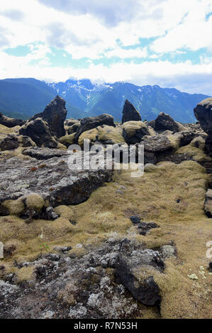 Felsen und Berge in Nisga'a Memorial Lava Bed, British Columbia, Kanada Stockfoto