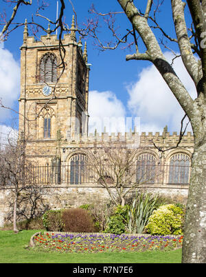 St Marys Church in Mold, Flintshire, North Wales und Anglikanische Kirche und denkmalgeschütztes Gebäude Stockfoto