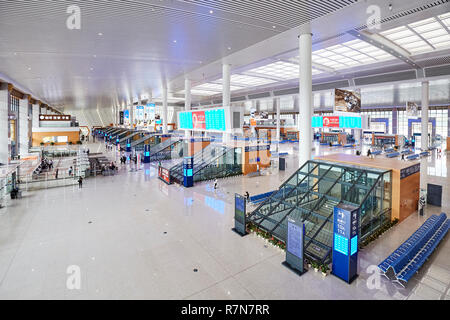 Kunming, China - September 21, 2017: Innenraum des Kunmingnan High-speed Rail modernen Bahnhof Halle. Stockfoto