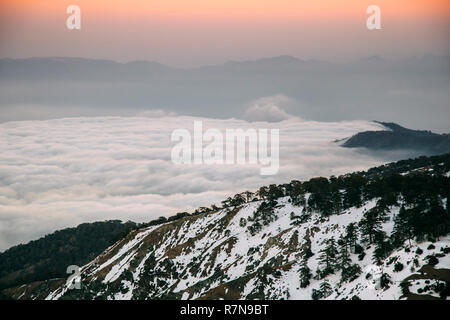 Wolken über Olympos, Troodos-gebirge, Zypern Stockfoto