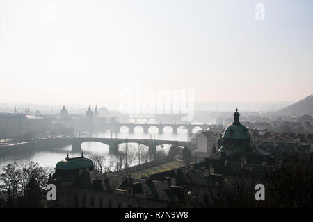 Blick auf Vitara Fluss, Karlsbrücke, Bräute von Prag, Tschechische Republik Stockfoto