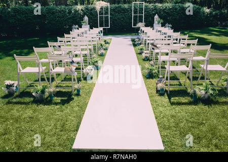 Schöne Hochzeit Veranstaltung im Garten eine mit Hochzeit Dekor Stockfoto