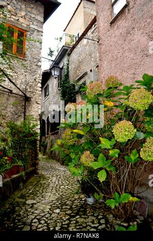 Ein Ausflug in das mittelalterliche Dorf Sermoneta, in Italien Stockfoto