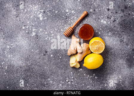 Zitrone, Ingwer und Honig. Natürliche Heilmittel Husten und Grippe. Stockfoto