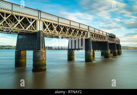 Der Tay Rail Bridge von der Westseite. Stockfoto