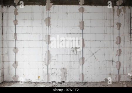 Preparing walls for plastering house  walls with metal holders interior. Stockfoto