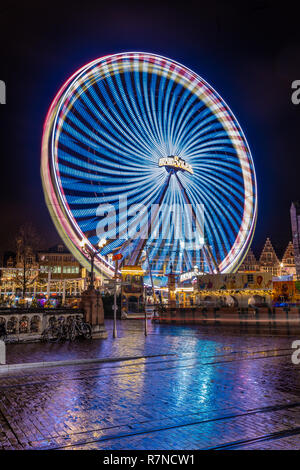 Belgien, Gent, Dezember 08-2018: das Riesenrad in der Mitte der Stadt von Gent Stockfoto