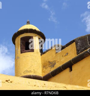 Kleine Turm der Festung San Tiago in Funchal. Stockfoto