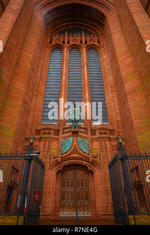 Kathedrale von Liverpool oder die Kathedrale Kirche des auferstandenen Christus, Liverpool in Großbritannien Liverpool, Großbritannien - 16 Mai 2018: Liverpool Cathedral basiert auf einem Entwurf von Stockfoto