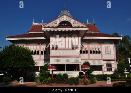 Vongburi Haus, Phrae, Nord Thailand, Seitenansicht, zweistöckigen Teak House, vergangener Teak-Dynasty, Palast des letzten Fürsten von Phrae, jetzt private Museum Stockfoto