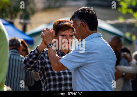 Ein paar Salsa tanzen in Alameda Park in Mexiko City, Mexiko Stockfoto