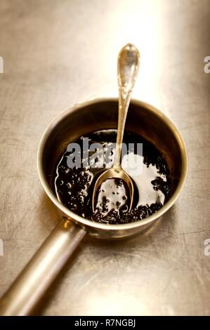 Frankreich, Savoyen, Courchevel, Le Chabichou Restaurant, Rotwild garnieren Stockfoto