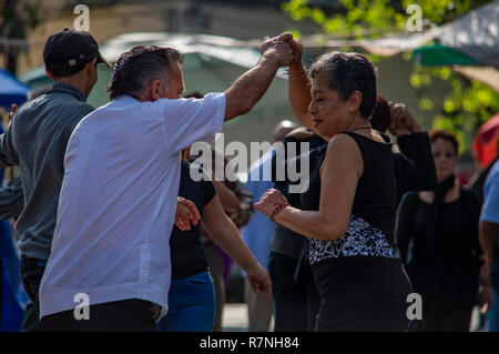 Ein paar Salsa tanzen in Alameda Park in Mexiko City, Mexiko Stockfoto