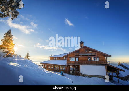 Statiunea Poiana Brasov Ski Resort in Rumänien Winter Ski- und Snowboardfahren auf der Piste Stockfoto