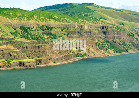 Die Klippen der Columbia River Gorge im Staat Washington, USA Stockfoto