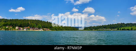 Panoramablick über Hafen Titi ein kleines Dörfchen in der Nähe von grangettes Doubs Frankreich, am linken Ufer des Lake Saint Punkt befinden, Port-Titi wurde an der beg gebaut Stockfoto