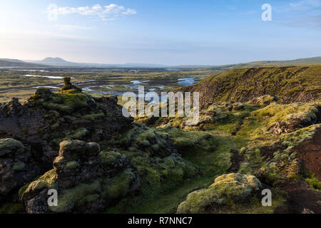 Die Skafta River Abfluss Überschwemmungsgebiet von der Kante der Eldgja Lavafeld, Hólaskjól Lambaskarðshólar Hills, South Island Stockfoto