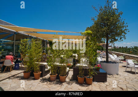 Äußere Bereich Tisch im Restaurant Kunst Es Baluard Museum, Palma de Mallorca, Spanien. Stockfoto