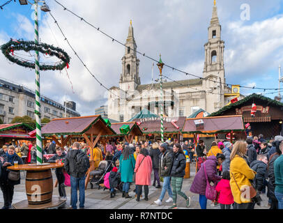 Leeds Christkindelmarkt 2018, traditionellen Deutschen Weihnachtsmarkt in Millennium Square, Leeds, West Yorkshire, England, Großbritannien Stockfoto