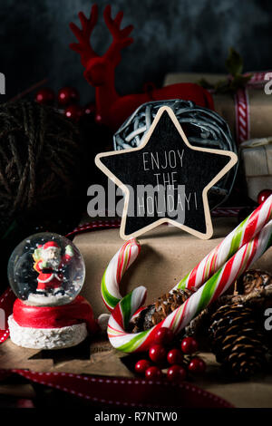 Einige gemütliche Weihnachtsverzierungen und einem handgefertigten