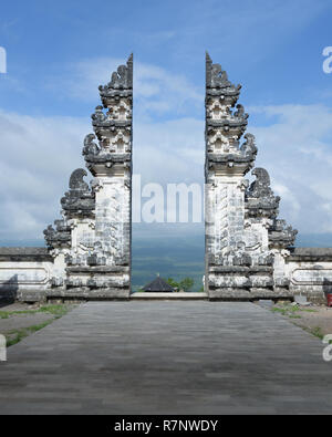 Die split Tor zum Himmel in Pura Lempuyang Tempel, Bali, Indonesien. Stockfoto