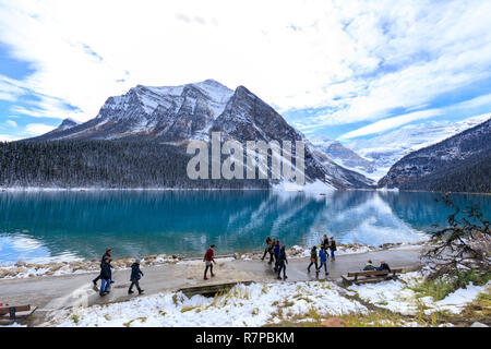 Alberta, Kanada - 7. Oktober 2018: Lake Louise mit Rocky Mountain im Banff National Park Stockfoto
